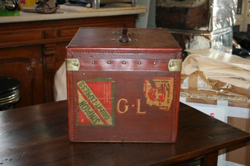 2733 - cubique (originale dell'epoca) portacappelli con interno rosso.jpg_product